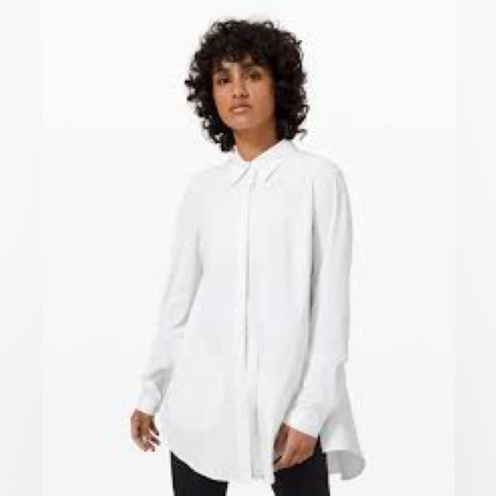 Lululemon In the Moment Shirt
White Size 6‎